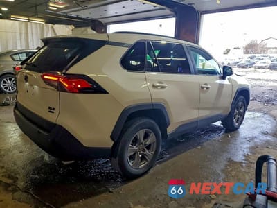 Trzecie zdjęcie samochodu z tyłu: 2024 TOYOTA RAV4 XLE VIN:2T3P1RFV6RW461652 - miniatura