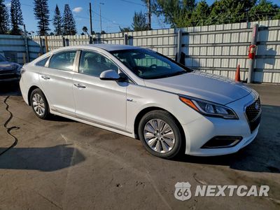 Czwarte zdjęcie samochodu z boku: 2017 HYUNDAI SONATA HYBRID VIN:KMHE24L36HA063179 - miniatura