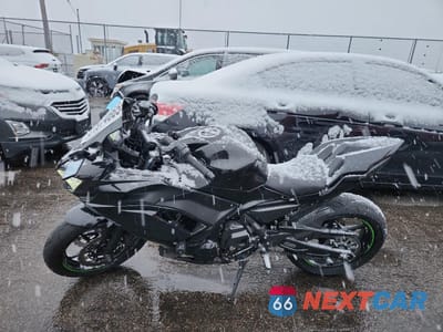 Trzecie zdjęcie samochodu z tyłu: 2023 KAWASAKI EX650 R VIN:ML5EXER17PDA88099 - miniatura