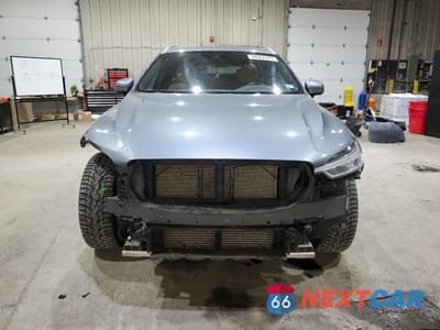 Piąte zdjęcie samochodu w środku: 2018 VOLVO XC60 T6 MOMENTUM VIN:YV4A22RK3J1094253 - miniatura