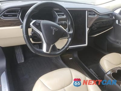 Zdjęcie 8 z 12 samochodu: 2015 TESLA MODEL S 85D VIN:5YJSA1H2XFFP70380 - miniatura