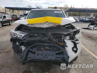 Piąte zdjęcie samochodu w środku: 2022 TOYOTA 4RUNNER TRD OFF-ROAD PREMIUM VIN:JTERU5JR0N6077411 - miniatura