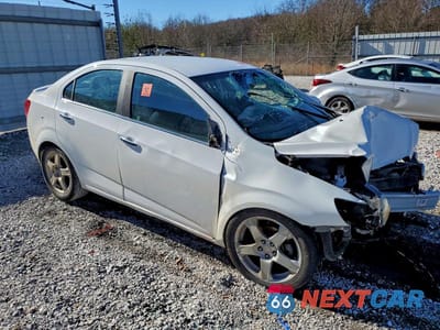Czwarte zdjęcie samochodu z boku: 2013 CHEVROLET SONIC LTZ VIN:1G1JE5SH0D4158867 - miniatura