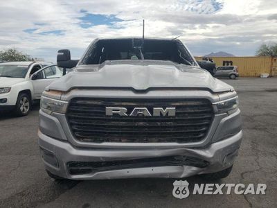 Piąte zdjęcie samochodu w środku: 2025 RAM 1500 LARAMIE VIN:1C6SRFJP3SN510725 - miniatura