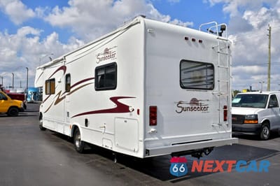Trzecie zdjęcie samochodu z tyłu: 2006 FORD ECONOLINE E450 SUPER DUTY CUTAWAY VAN VIN:1FDXE45S96DA52998 - miniatura
