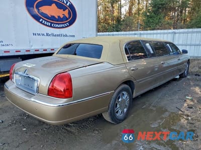 Trzecie zdjęcie samochodu z tyłu: 2011 LINCOLN TOWN CAR VIN:1L1FM88W67Y614291 - miniatura