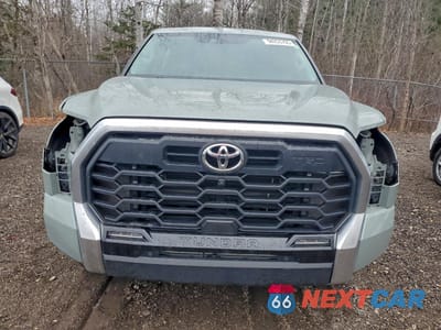 Piąte zdjęcie samochodu w środku: 2023 TOYOTA TUNDRA CREWMAX LIMITED VIN:5TFJA5EC7PX017686 - miniatura