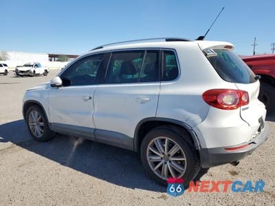 Drugie zdjęcie samochodu z przodu: 2011 VOLKSWAGEN TIGUAN S VIN:WVGAV7AX0BW557979 - miniatura