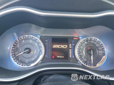 Zdjęcie 9 z 13 samochodu: 2016 CHRYSLER 200 LIMITED VIN:1C3CCCAB0GN100025 - miniatura
