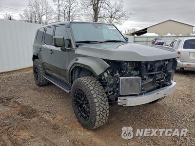 Czwarte zdjęcie samochodu z boku: 2024 LEXUS GX 550 LUXURY VIN:JTJVBCDX1R5028315 - miniatura