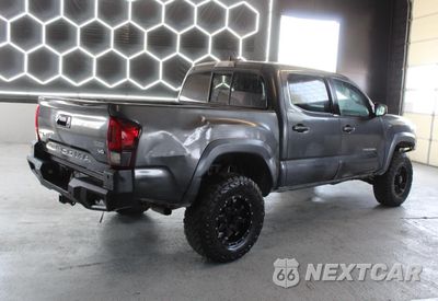 Trzecie zdjęcie samochodu z tyłu: 2017 TOYOTA TACOMA DOUBLE CAB VIN:3TMCZ5AN7HM094624 - miniatura