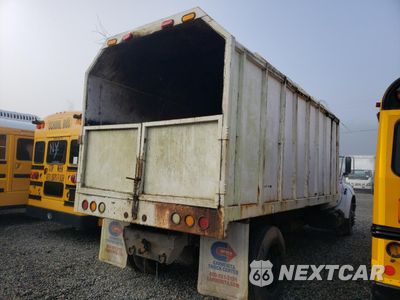 Czwarte zdjęcie samochodu z boku: 2002 FORD F650 SUPER DUTY CHIPPER TRUCK VIN:3FDNF65Y22MA18498 - miniatura