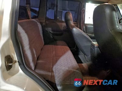 Zdjęcie 11 z 15 samochodu: 2000 JEEP CHEROKEE SPORT VIN:1J4FF48S5YL106809 - miniatura
