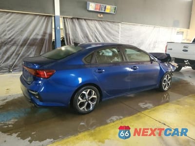 Trzecie zdjęcie samochodu z tyłu: 2021 KIA FORTE FE VIN:3KPF24AD7ME324699 - miniatura