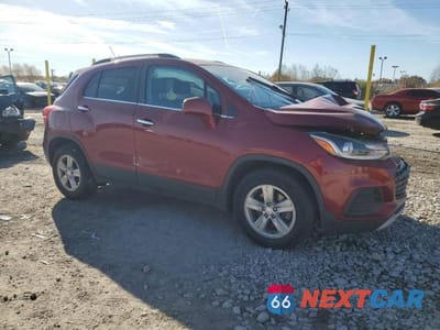 Czwarte zdjęcie samochodu z boku: 2019 CHEVROLET TRAX 1LT VIN:3GNCJLSB7KL315532 - miniatura