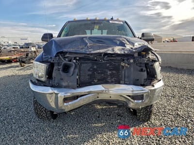 Piąte zdjęcie samochodu w środku: 2014 RAM 3500 MEGA C PU 4X4 VIN:3C63RRLL3EG130328 - miniatura