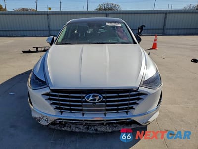 Piąte zdjęcie samochodu w środku: 2021 HYUNDAI SONATA HYBRID VIN:KMHL54JJXMA024203 - miniatura