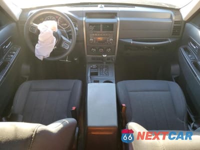 Zdjęcie 8 z 14 samochodu: 2011 JEEP LIBERTY SPORT VIN:1J4PN2GK2BW595348 - miniatura