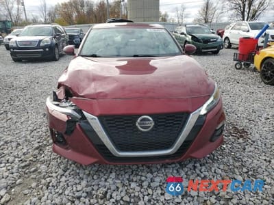 Piąte zdjęcie samochodu w środku: 2019 NISSAN ALTIMA SV VIN:1N4BL4DW3KC191944 - miniatura