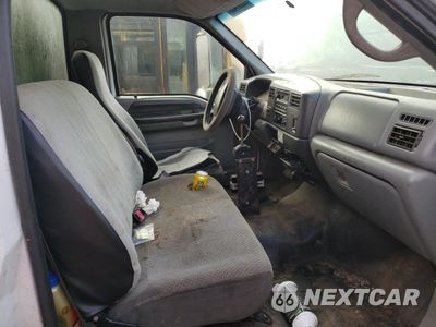 Piąte zdjęcie samochodu w środku: 2002 FORD F650 SUPER DUTY CHIPPER TRUCK VIN:3FDNF65Y22MA18498 - miniatura