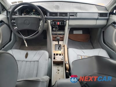 Zdjęcie 8 z 12 samochodu: 1987 MERCEDES-BENZ 300 E VIN:WDBEA30DGHA521950 - miniatura