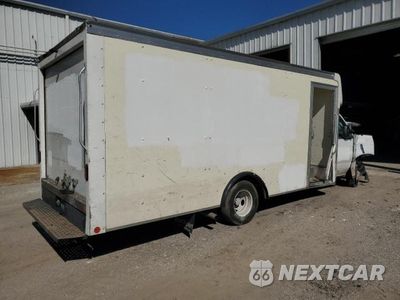 Trzecie zdjęcie samochodu z tyłu: 2021 FORD E350 DELIVERY TRUCK VIN:1FDWE3FK0MDC04734 - miniatura
