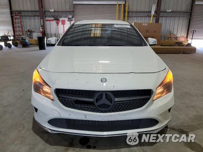 Piąte zdjęcie samochodu w środku: 2017 MERCEDES-BENZ CLA 250 VIN:WDDSJ4EB3HN411999 - miniatura