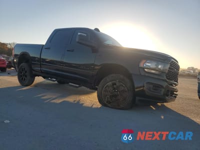 Czwarte zdjęcie samochodu z boku: 2024 RAM 2500 BIG HORN VIN:3C6UR5DL3RG127219 - miniatura