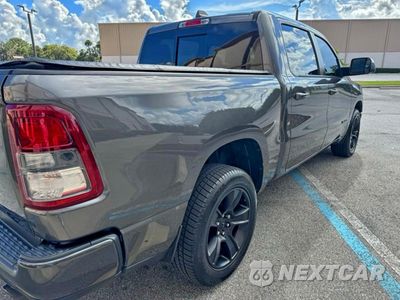 Czwarte zdjęcie samochodu z boku: 2022 RAM 1500 BIG HORN/LONE STAR VIN:1C6RREFM6NN254169 - miniatura