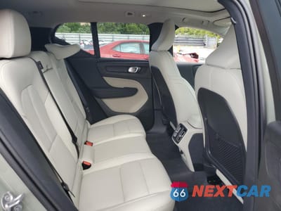 Zdjęcie 10 z 15 samochodu: 2025 VOLVO XC40 PLUS VIN:YV4L12UCXS2606078 - miniatura