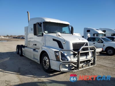 Zdjęcie 9 z 10 samochodu: 2015 VOLVO VNL SEMI TRUCK VIN:4V4N99EH6FN931245 - miniatura