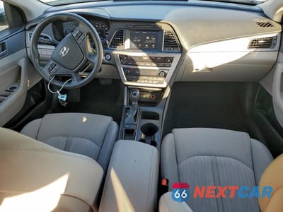 Zdjęcie 8 z 12 samochodu: 2017 HYUNDAI SONATA HYBRID SE VIN:KMHE24L36HA063179 - miniatura