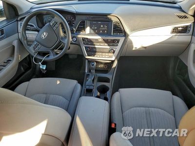 Zdjęcie 8 z 12 samochodu: 2017 HYUNDAI SONATA HYBRID SE VIN:KMHE24L36HA063179 - miniatura