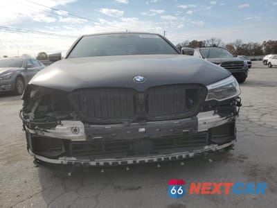 Piąte zdjęcie samochodu w środku: 2018 BMW M550XI VIN:WBAJB9C50JG463806 - miniatura