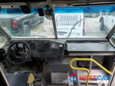 Piąte zdjęcie samochodu w środku: 2021 FORD E450 DELIVERY TRUCK VIN:1FC3E4KKXMDC15713 - miniatura