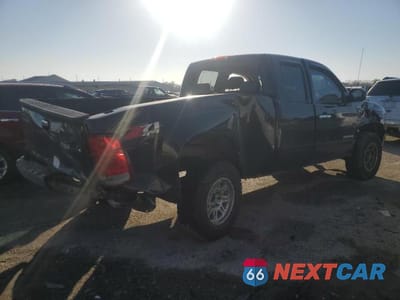 Trzecie zdjęcie samochodu z tyłu: 2013 GMC SIERRA K1500 SLE VIN:1GTR2VE76DZ230938 - miniatura