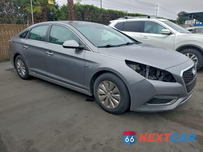 Czwarte zdjęcie samochodu z boku: 2017 HYUNDAI SONATA HYBRID VIN:KMHE24L18HA059469 - miniatura