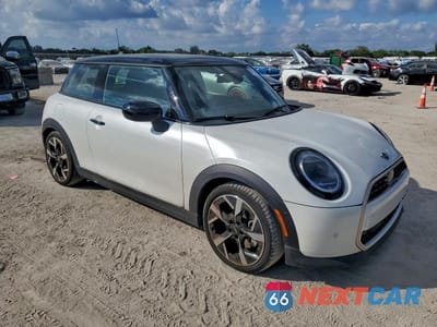 Czwarte zdjęcie samochodu z boku: 2025 MINI COOPER BASE VIN:WMW13GD08S2X10430 - miniatura