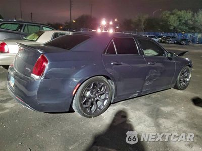 Trzecie zdjęcie samochodu z tyłu: 2019 CHRYSLER 300 S VIN:2C3CCABG8KH573302 - miniatura