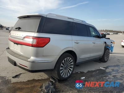 Trzecie zdjęcie samochodu z tyłu: 2019 LINCOLN NAVIGATOR RESERVE VIN:5LMJJ2LTXKEL17379 - miniatura