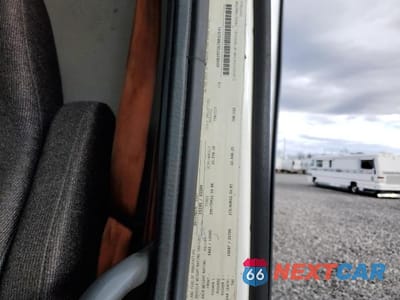 Zdjęcie 10 z 10 samochodu: 2018 VOLVO VNL SEMI TRUCK VIN:4V4N39TG6JN892841 - miniatura