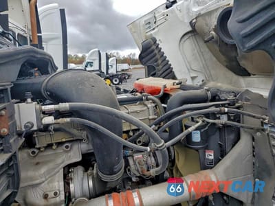 Zdjęcie 7 z 10 samochodu: 2014 FREIGHTLINER CASCADIA SEMI TRUCK VIN:1FUBGEDV7ELFT4301 - miniatura