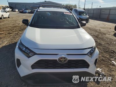 Piąte zdjęcie samochodu w środku: 2019 TOYOTA RAV4 LE VIN:JTMH1RFV8KJ007931 - miniatura