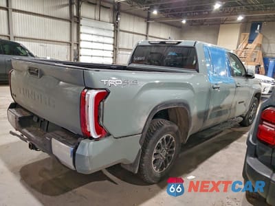 Trzecie zdjęcie samochodu z tyłu: 2024 TOYOTA TUNDRA CREWMAX SR5 VIN:5TFLA5EC0RX036074 - miniatura