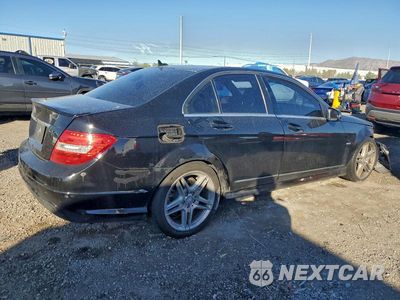 Czwarte zdjęcie samochodu z boku: 2012 MERCEDES-BENZ C 250 VIN:WDDGF4HB9CR221595 - miniatura