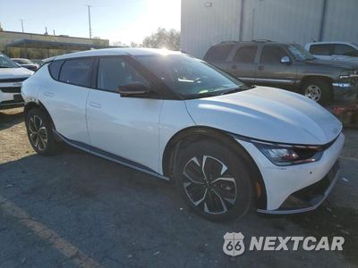 Czwarte zdjęcie samochodu z boku: 2022 KIA EV6 LIGHT VIN:KNDC34LA6N5058494 - miniatura