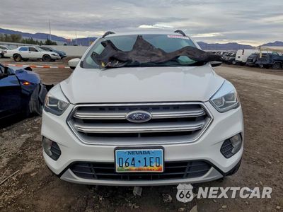 Piąte zdjęcie samochodu w środku: 2017 FORD ESCAPE SE VIN:1FMCU9GD2HUA54883 - miniatura