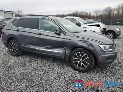 Czwarte zdjęcie samochodu z boku: 2021 VOLKSWAGEN TIGUAN SE VIN:3VV2B7AX8MM090638 - miniatura
