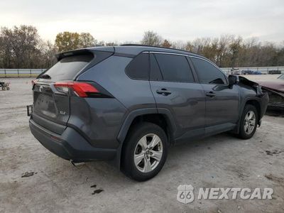 Trzecie zdjęcie samochodu z tyłu: 2021 TOYOTA RAV4 XLE VIN:2T3W1RFV3MC130257 - miniatura