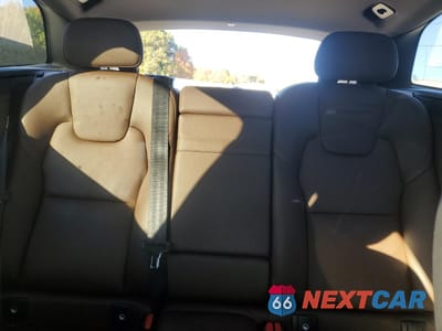 Zdjęcie 10 z 15 samochodu: 2022 VOLVO XC60 B5 MOMENTUM VIN:YV4L12DKXN1925840 - miniatura